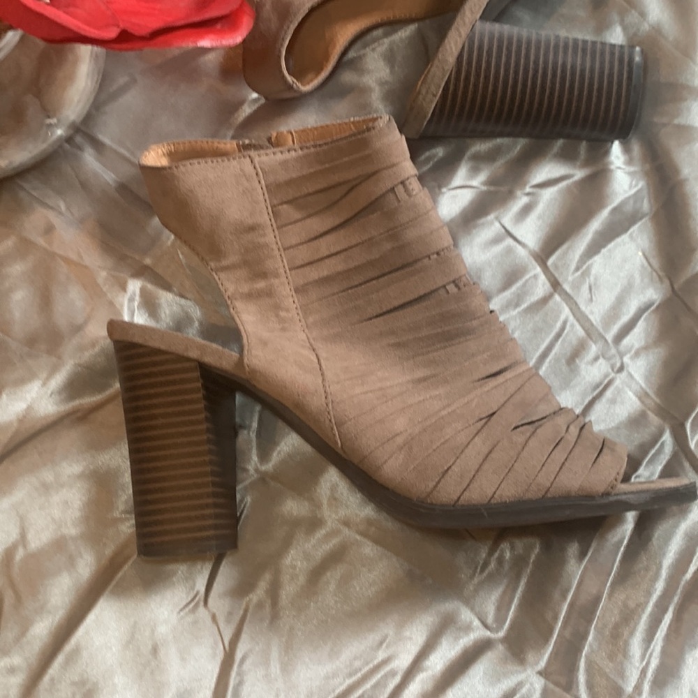 🌹Report • Opened Toe Tan Brown Bootie Block Heel Sandal